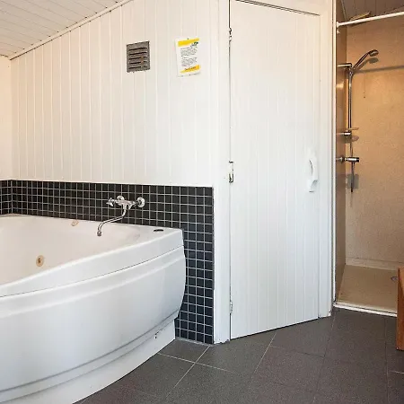 Five-bedroom Holiday In 1