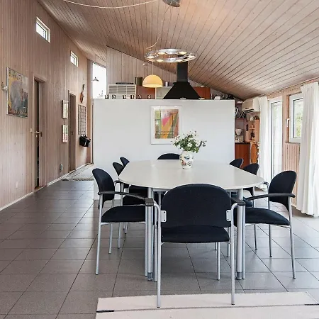 Five-bedroom Holiday In 1 *