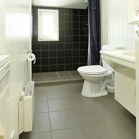 Five-bedroom Holiday In 1 *