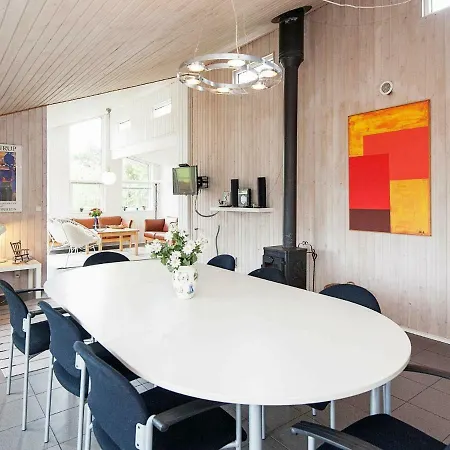 Five-bedroom Holiday In 1 * Fanø